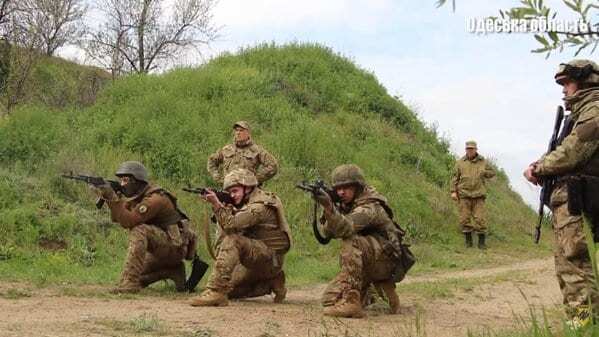 Гроза сепаратистів і 300 "азовців": бійці прибули захищати Одесу. Фоторепортаж