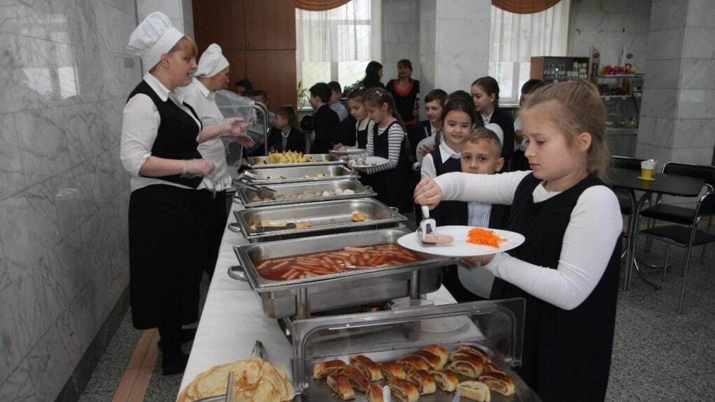 В школах Киева вместо завтраков появится шведский стол