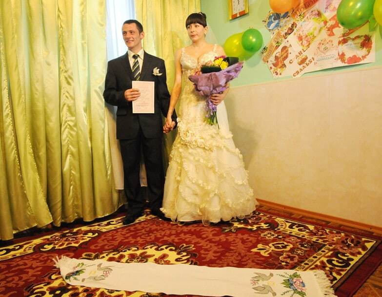 Тюремная свадьба: впервые в Украине пожизненно осужденная вышла замуж