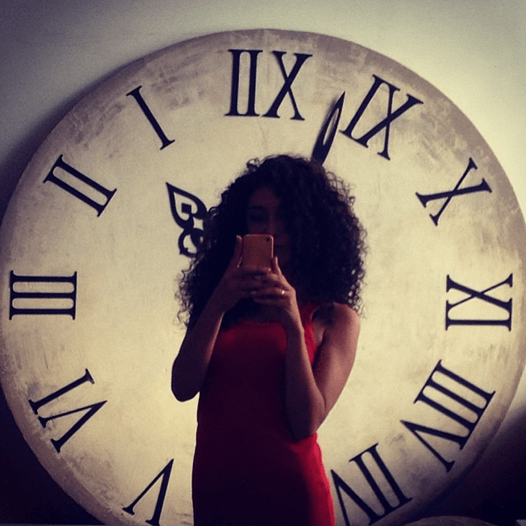 Эксцентричная девственница Анетти: топ-20 фото холостячки из Instagram