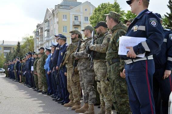 Спокойной Пасхи: порядок на Донетчине будут охранять 1,5 тыс. полицейских. Фоторепортаж