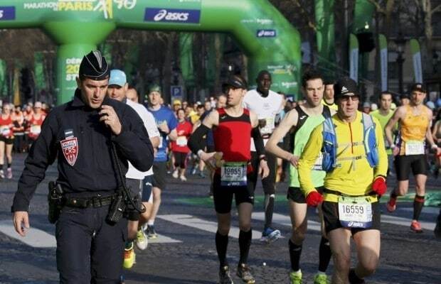 В Париже при жестких мерах безопасности прошел один из старейших марафонов мира