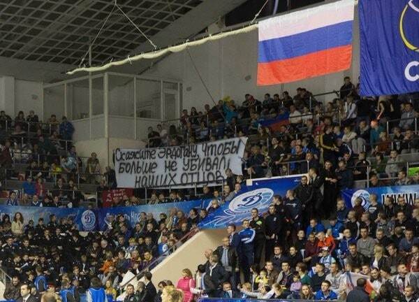"Хватит убивать". Российские болельщики вывесили скандальный баннер Эрдогану: фотофакт