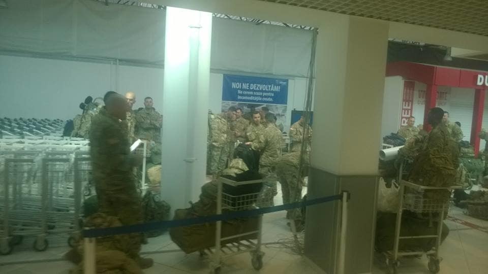 В аэропорту Кишинева высадились американские военные: фотофакт