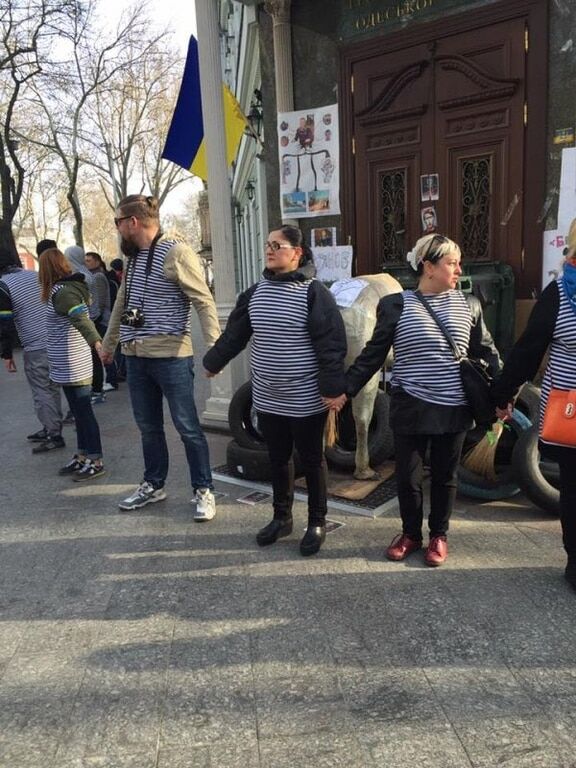 Виселица и костры в бочках: в Одессе снова протестуют против Стоянова. Опубликованы фото