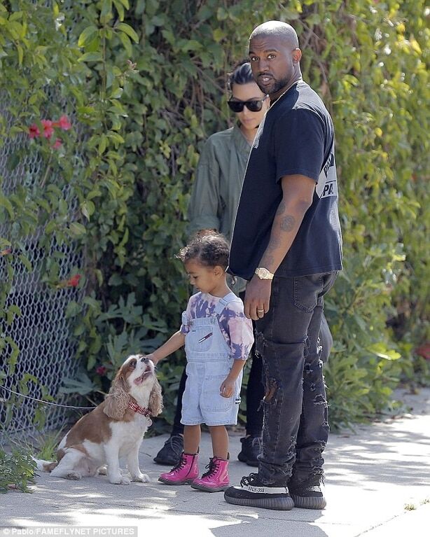 Семейная идиллия: Ким Кардашьян с семьей побывала на фермерской ярмарке