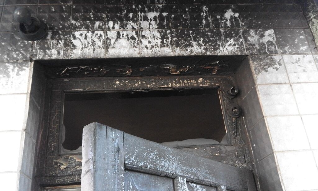 Під Києвом підпалили будівлю селищної адміністрації: опубліковано фото