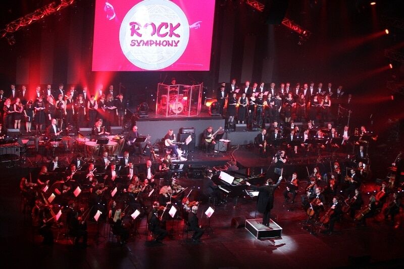 Оркестр, хор и лучшие хиты: Киев покорила "Рок-симфония"