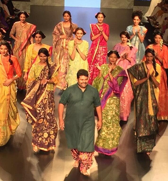 В Индии на подиум вышла модель на позднем сроке беременности