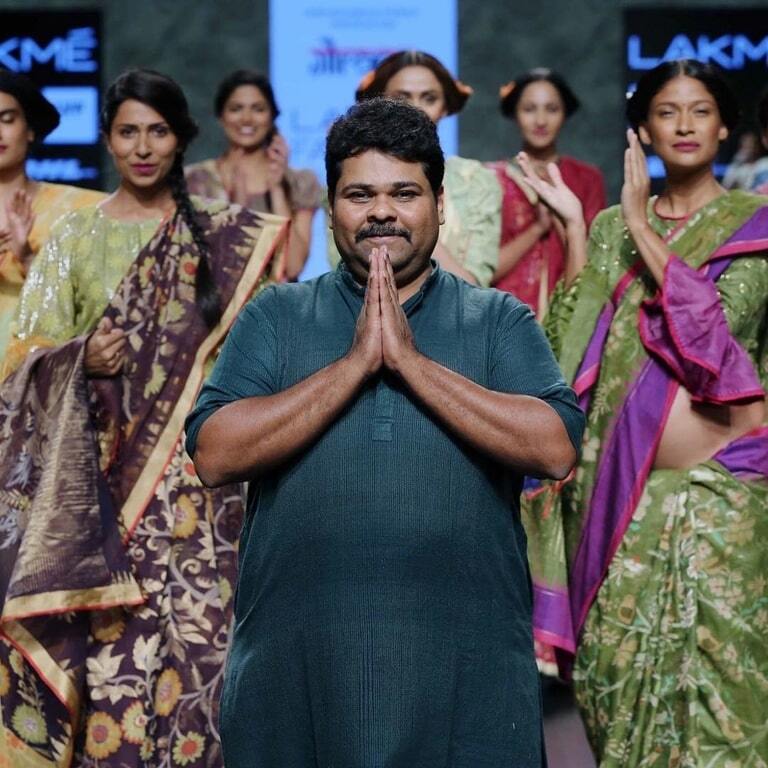 В Индии на подиум вышла модель на позднем сроке беременности