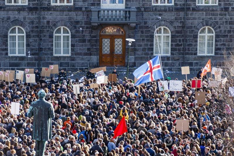 Офшорний скандал: в Ісландії тисячі людей вийшли на мітинг проти прем'єра