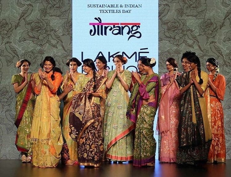 В Индии на подиум вышла модель на позднем сроке беременности