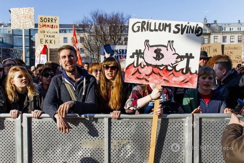 Офшорный скандал: в Исландии тысячи людей вышли на митинг против премьера