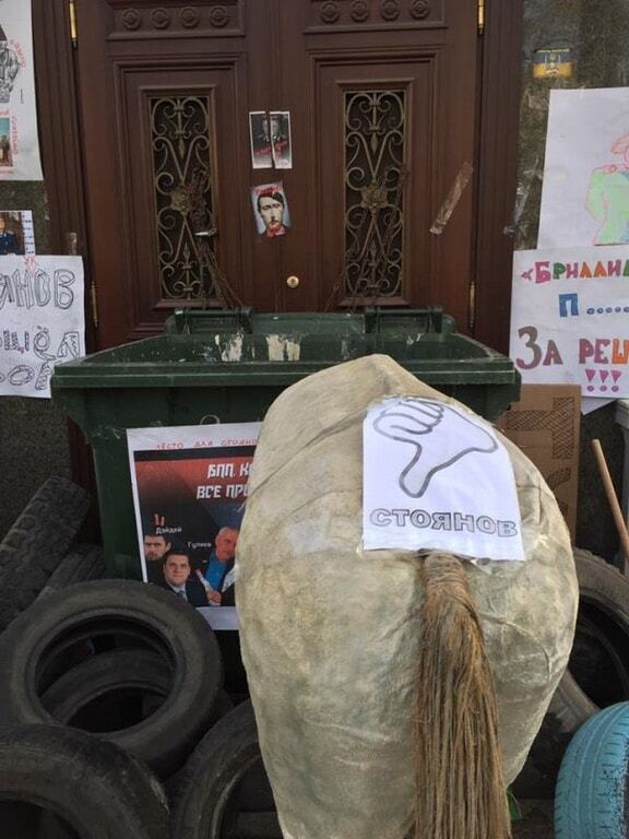 Шибениця і багаття в бочках: в Одесі знову протестують проти Стоянова. Опубліковані фото