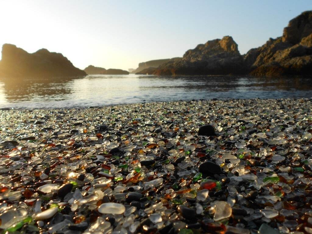 Стеклянный пляж: удивительное место в Калифорнии