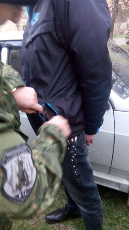 Граната в кармане: в Мариуполе полиция задержала опасного подростка