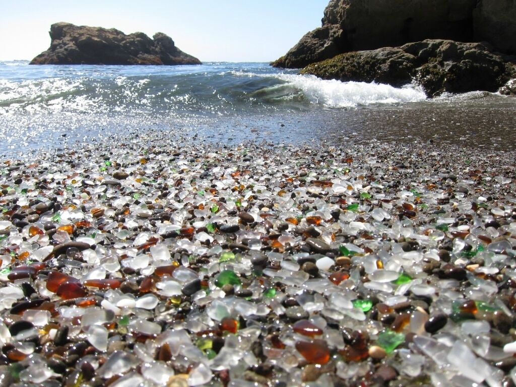 Стеклянный пляж: удивительное место в Калифорнии