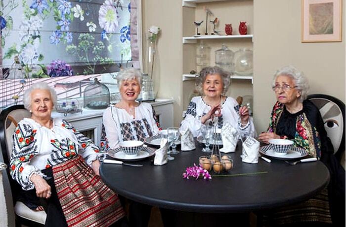 Красота вне возраста: румынские бабушки стали моделями для глянца