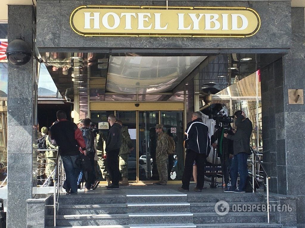 В Киеве гостиницу "Лыбидь" окружил полицейский спецназ: есть задержанные