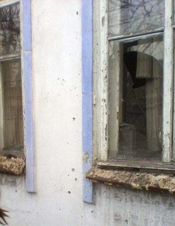 В Мариуполе пытались взорвать частный дом: фото последствий