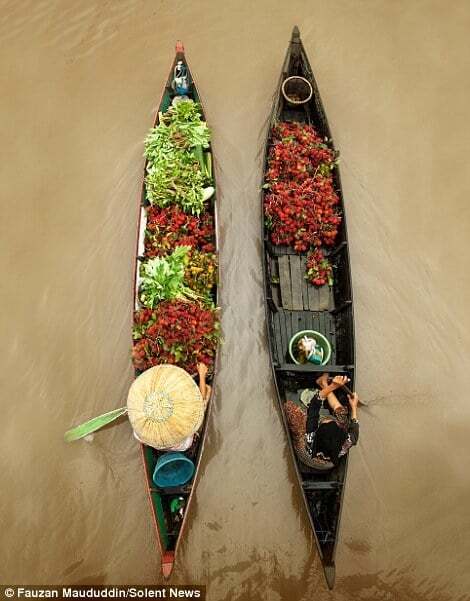 Удивительные плавучие рынки Индонезии: потрясающие фото
