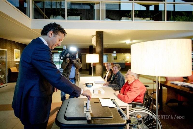 Референдум в Нидерландах: появились первые фото с избирательных участков