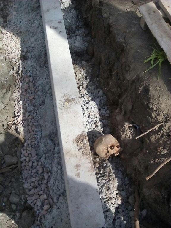 У Тернополі при встановленні бордюрів на вулиці знайшли людські останки