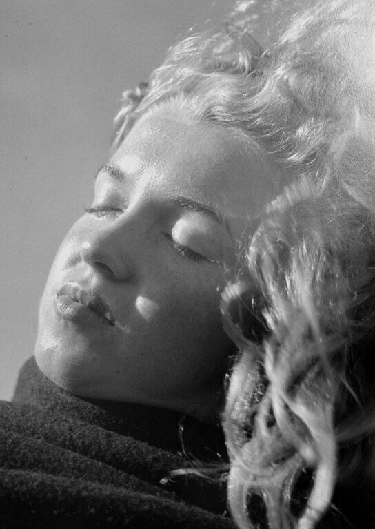 Счастье и смерть: Мэрилин Монро без макияжа позировала для фотографа. Опубликованы редкие фото