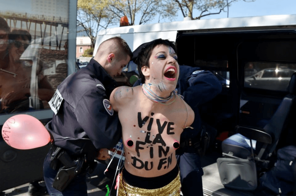 FEMEN во Франции устроили провокацию на 1 мая