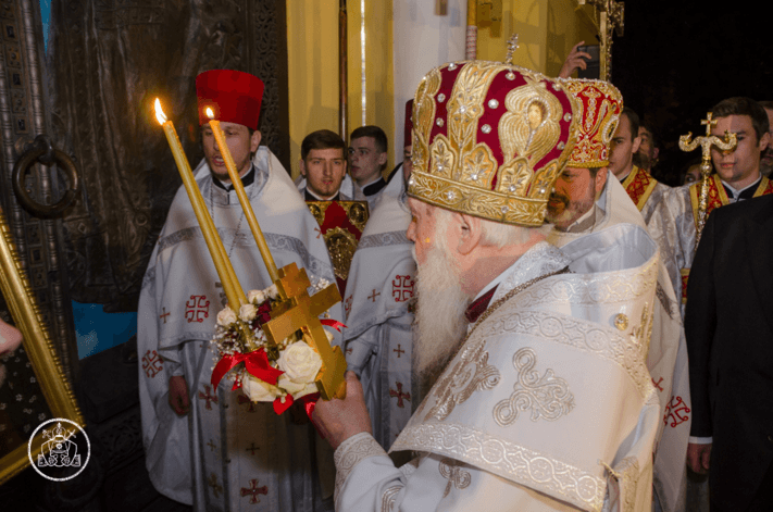 Патриарх Филарет провел Пасхальное богослужение во Владимирском соборе: фоторепортаж