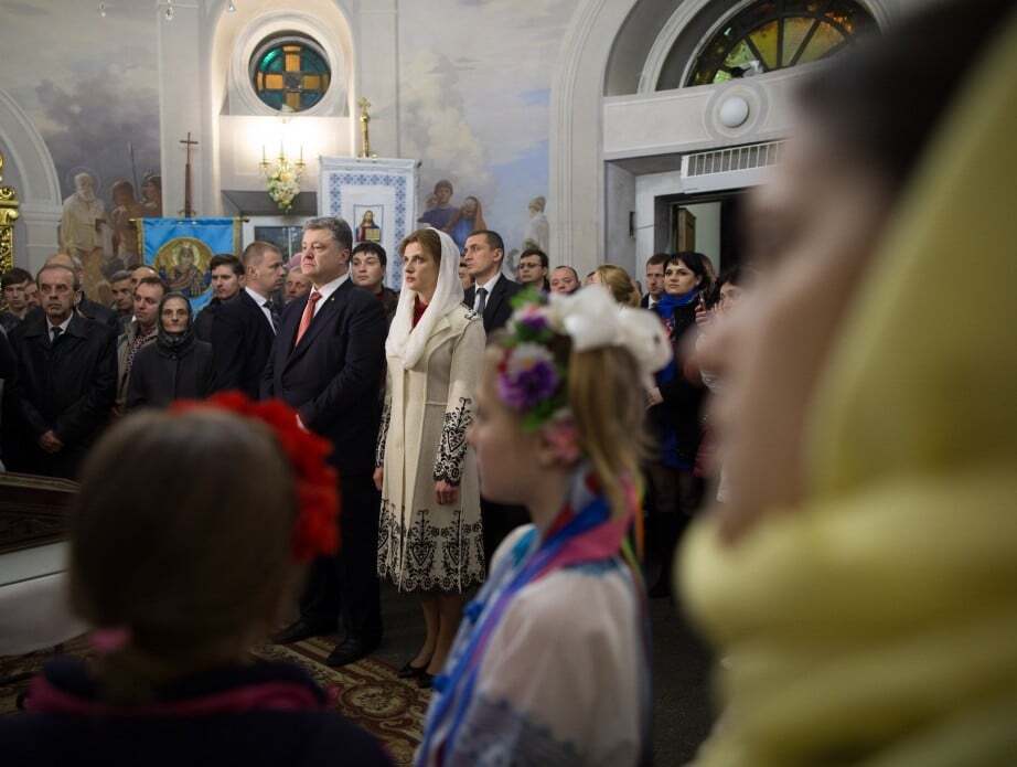 Молились за Украину: Порошенко с женой посетили несколько храмов в Киеве в Пасхальную ночь. Фоторепортаж