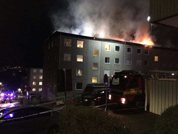В многоквартирном доме в Швеции произошел мощный пожар: опубликованы фото и видео