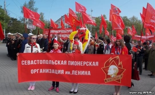 В Крыму на 1 мая на митинге требовали зарплат и справедливости