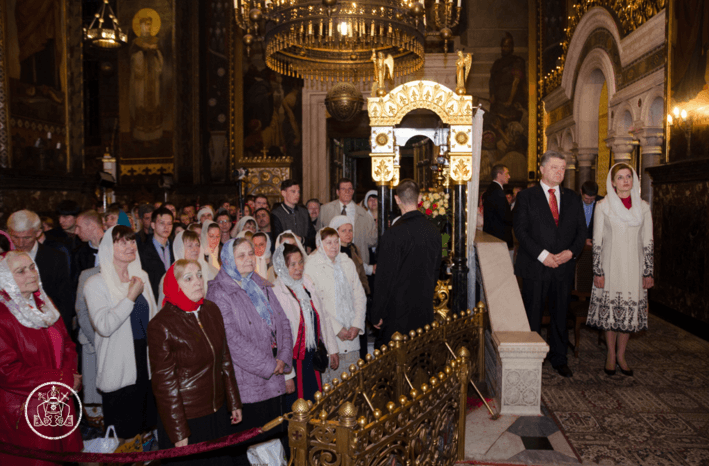 Патриарх Филарет провел Пасхальное богослужение во Владимирском соборе: фоторепортаж