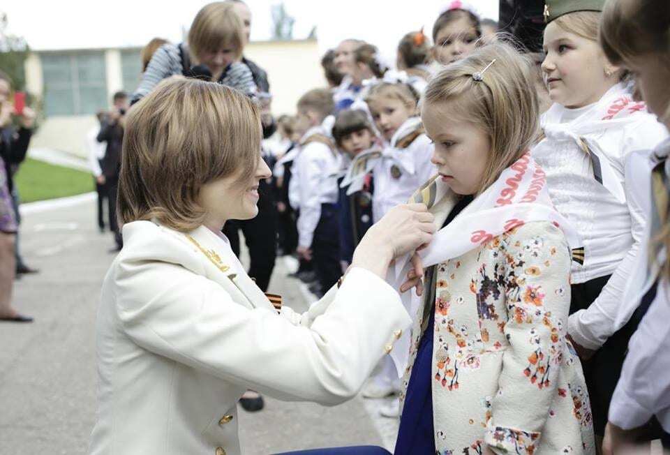 "Прокурор" Поклонская заставила 150 детей стать "маленькими защитниками России"