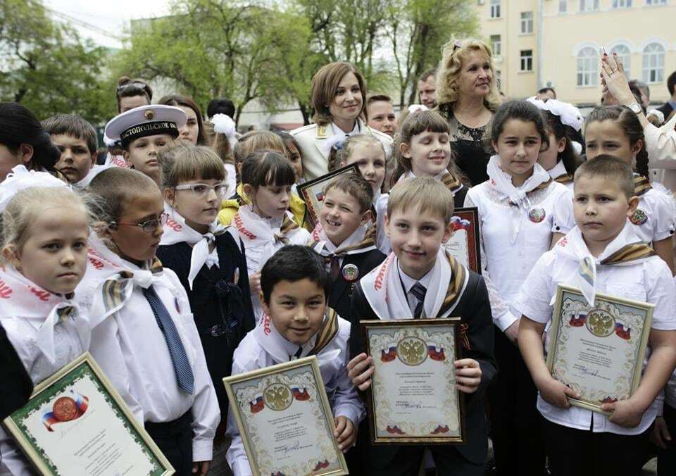 "Прокурор" Поклонская заставила 150 детей стать "маленькими защитниками России"