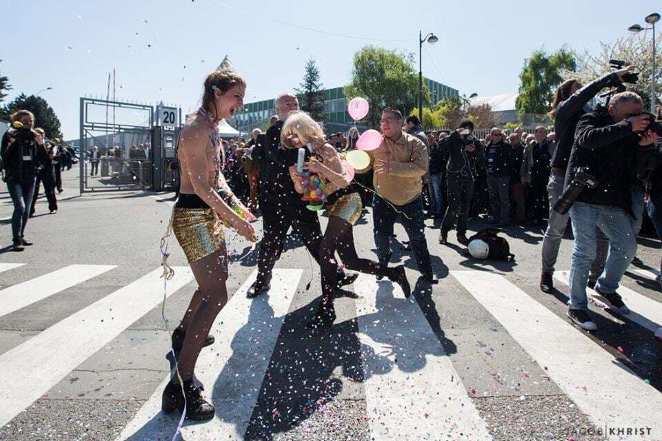FEMEN во Франции устроили провокацию на 1 мая