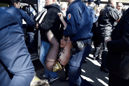 FEMEN во Франции устроили провокацию на 1 мая: опубликованы фото