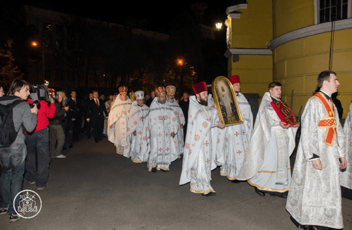 Патриарх Филарет провел Пасхальное богослужение во Владимирском соборе: фоторепортаж