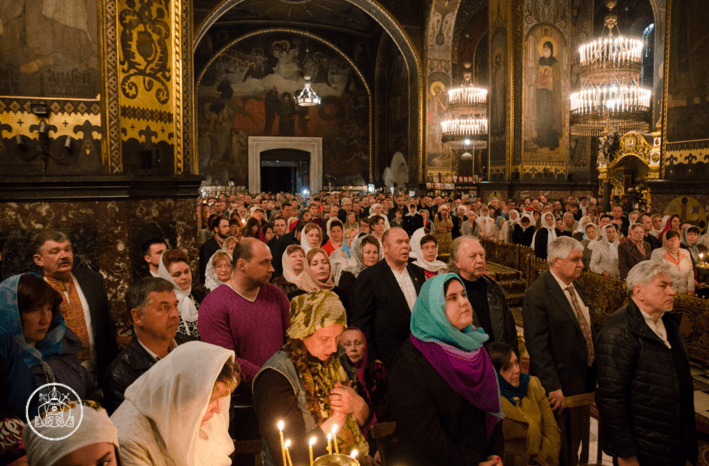 Патриарх Филарет провел Пасхальное богослужение во Владимирском соборе: фоторепортаж