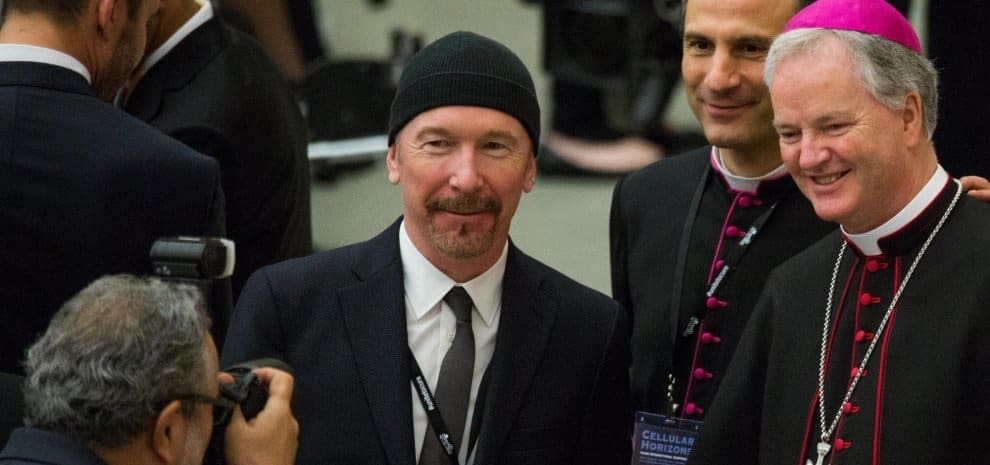 Гитарист U2 сыграл в Сикстинской капелле: опубликовано видео