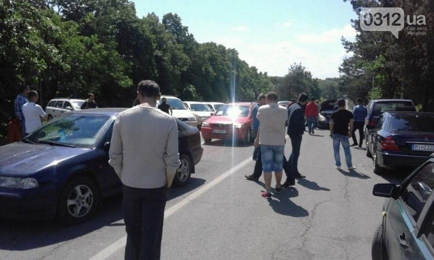 Водії перекрили дорогу на кордоні України зі Словаччиною