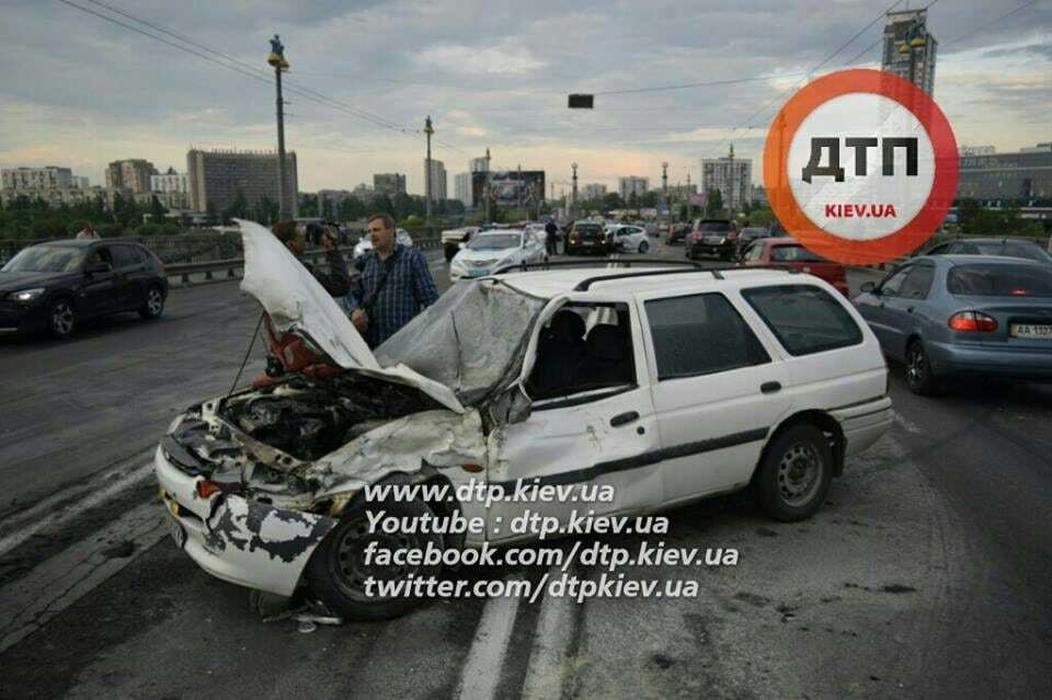 ДТП на мосту Патона: опубликовано видео и фото жуткой аварии в Киеве