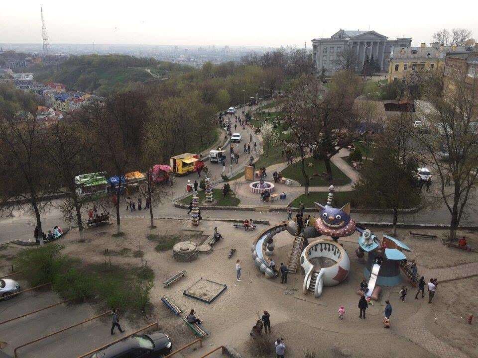 Пейзажную аллею в Киеве оккупировали торговцы: опубликованы фото