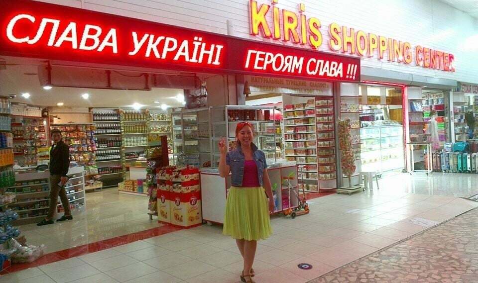 Турецкие магазины встречают гостей "бандеровскими" вывесками "Слава Украине!"