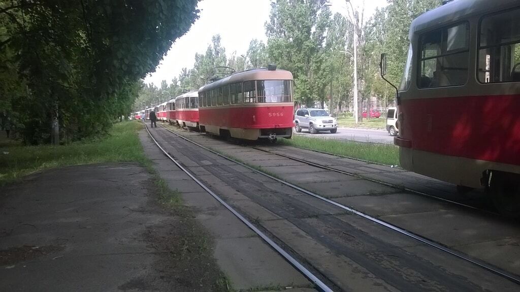 В Киеве из-за упавшего столба парализовано движение трамваев