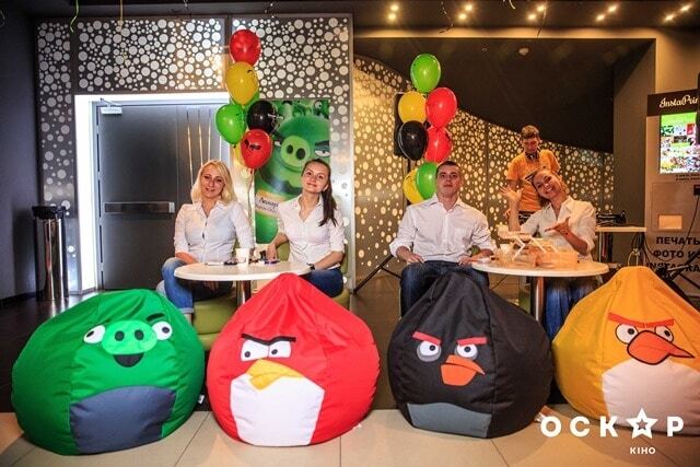 Осадчая и Зеленский были замечены на премьере Angry Birds 
