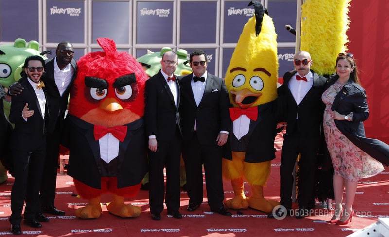 В Канны прилетели Angry Birds: герои мультфильма украсили набережную Круазетт