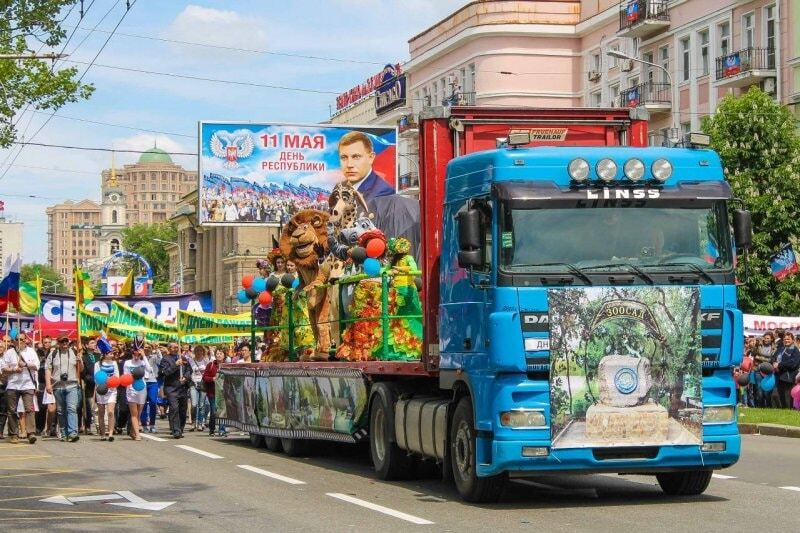 Праздник каждый день: в "ДНР" парадом отметили "референдум". Фото- и видеофакт