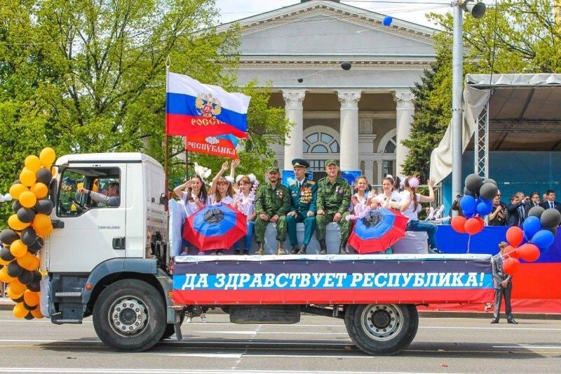 Праздник каждый день: в "ДНР" парадом отметили "референдум". Фото- и видеофакт